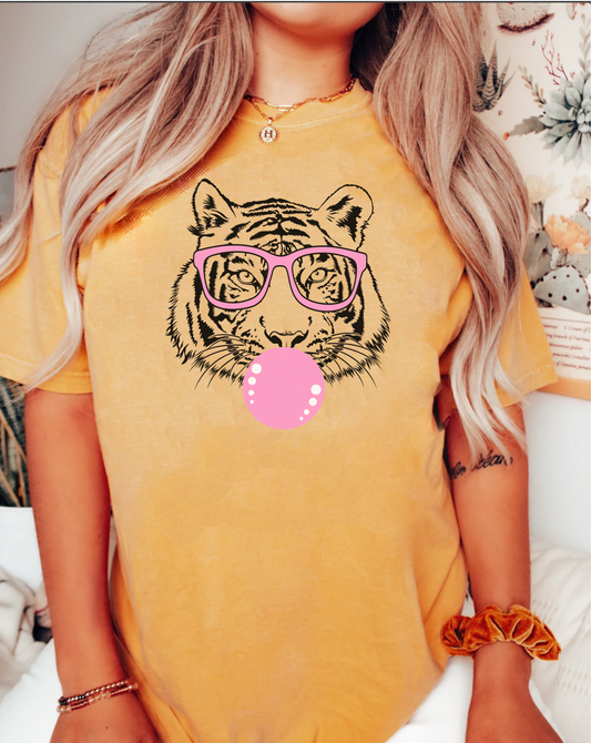 comfort colors funny safari Shirt, Bubble gum Tiger Tshirt, Cute Animal Lover Clothing, vintage inspired 80s VSCO tee, Summer Bimbo core